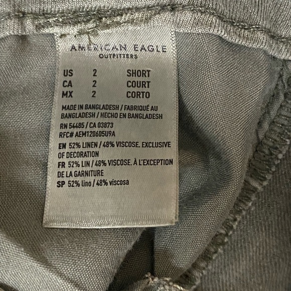 American Eagle cargo joggers in size 2 short - Picture 3 of 3